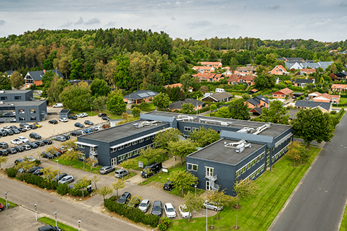 Dronefoto af Skatteankestyrelsens kontor i Silkeborg