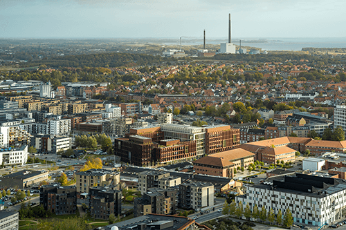 Dronefoto af Skatteankestyrelsens kontor i Odense